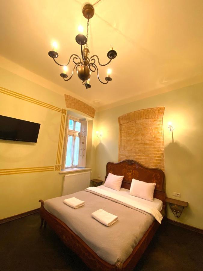 Квартира В Центрі На Вулиці Валова 21 Lviv Bagian luar foto