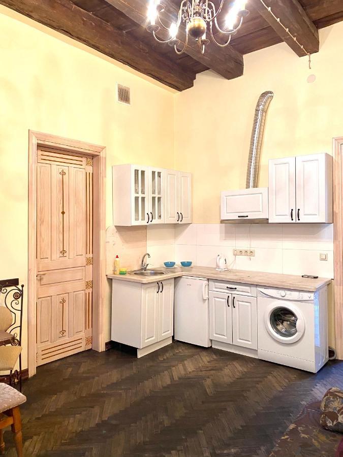Квартира В Центрі На Вулиці Валова 21 Lviv Bagian luar foto